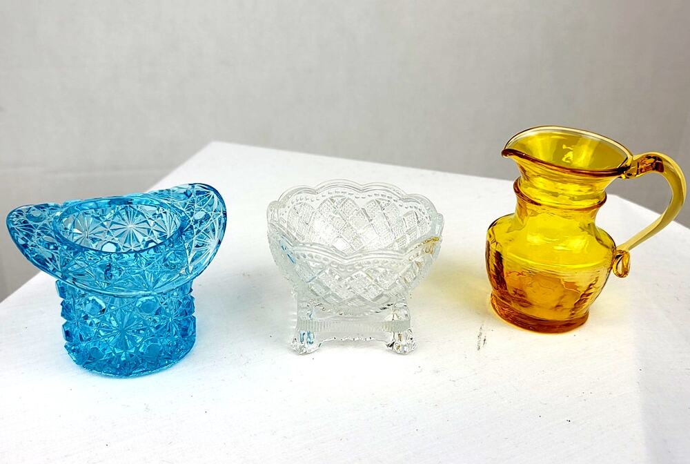 Lot of 3 VNTG Glass Fenton Top Hat 2" Avon Clear Footed Dish 2" Amber Pitcher 3"